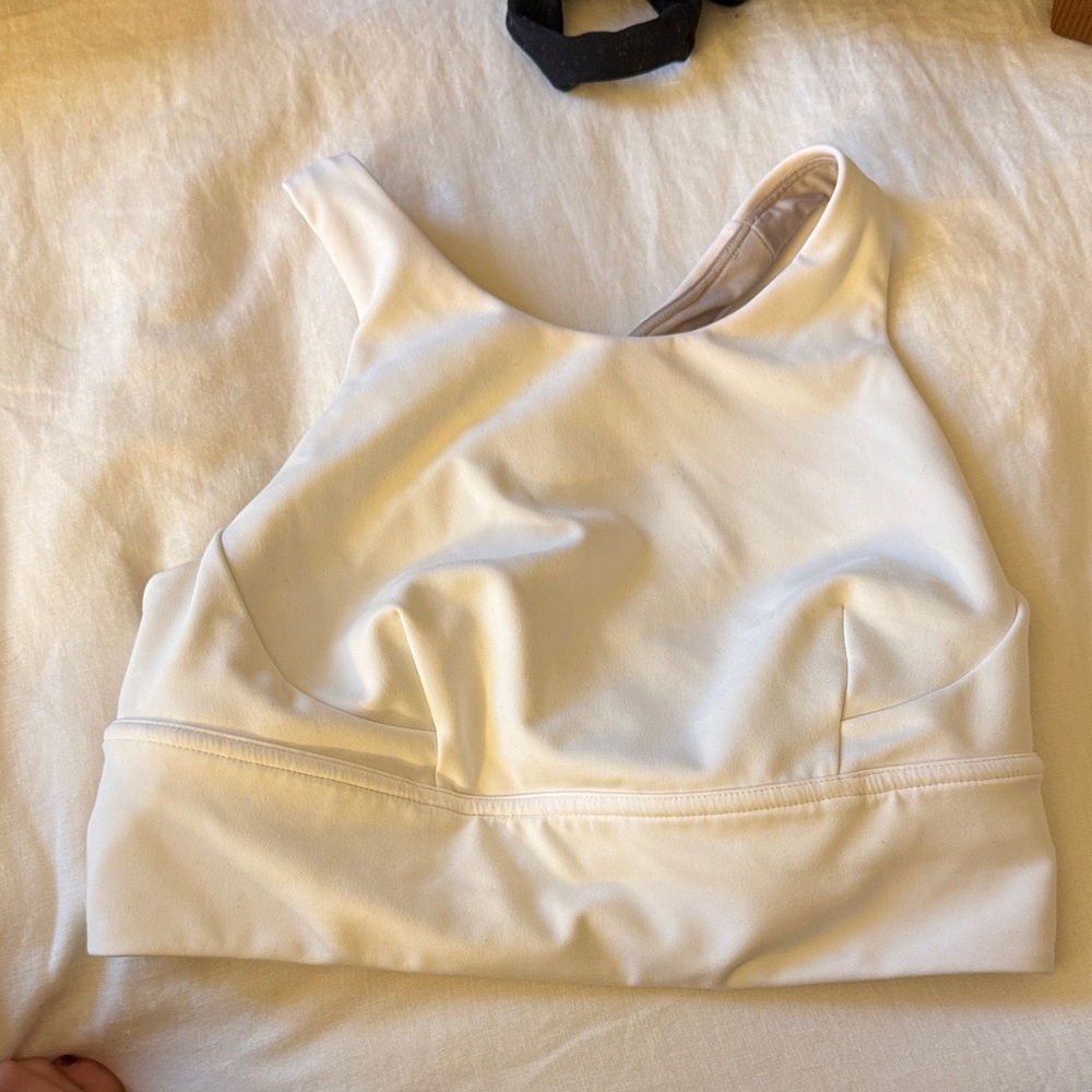 EUC lululemon wunder train high neck longline bra 8 white